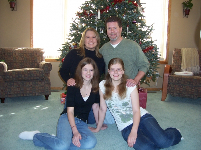 Jody (Holmes) Cassell with husband Alan & step daughters Sam & Allie.