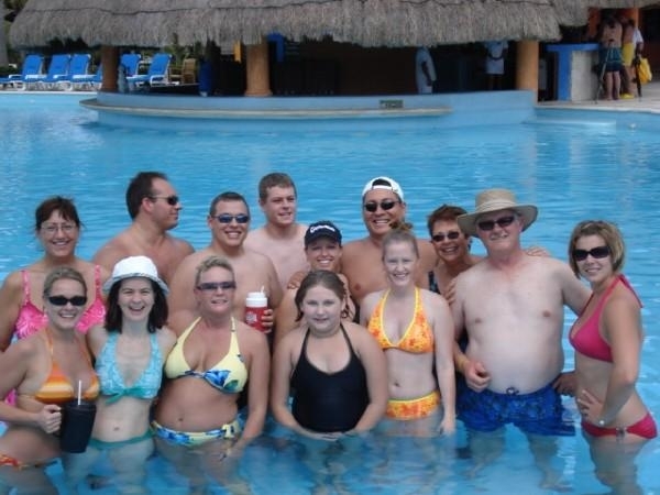 Tracy Ruotsalainen (Keppers) and family in Mexico